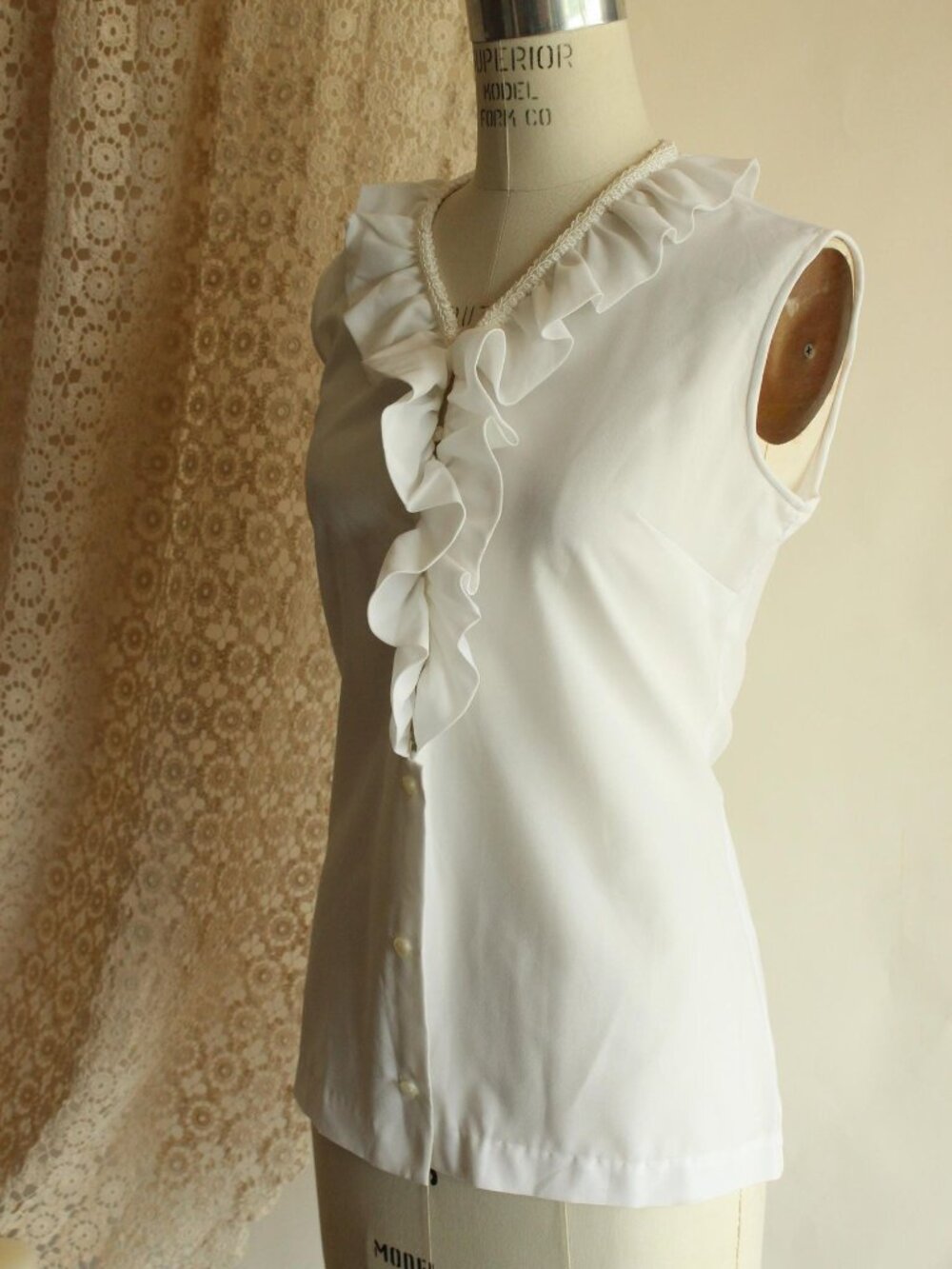Vintage 1960s Blouse, Fritzi of California White Ruffle Collar Top, Buttons - Picture 8 of 11